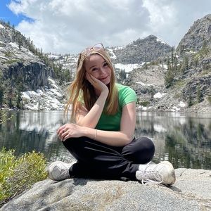 Meet your Posher, Alyssa